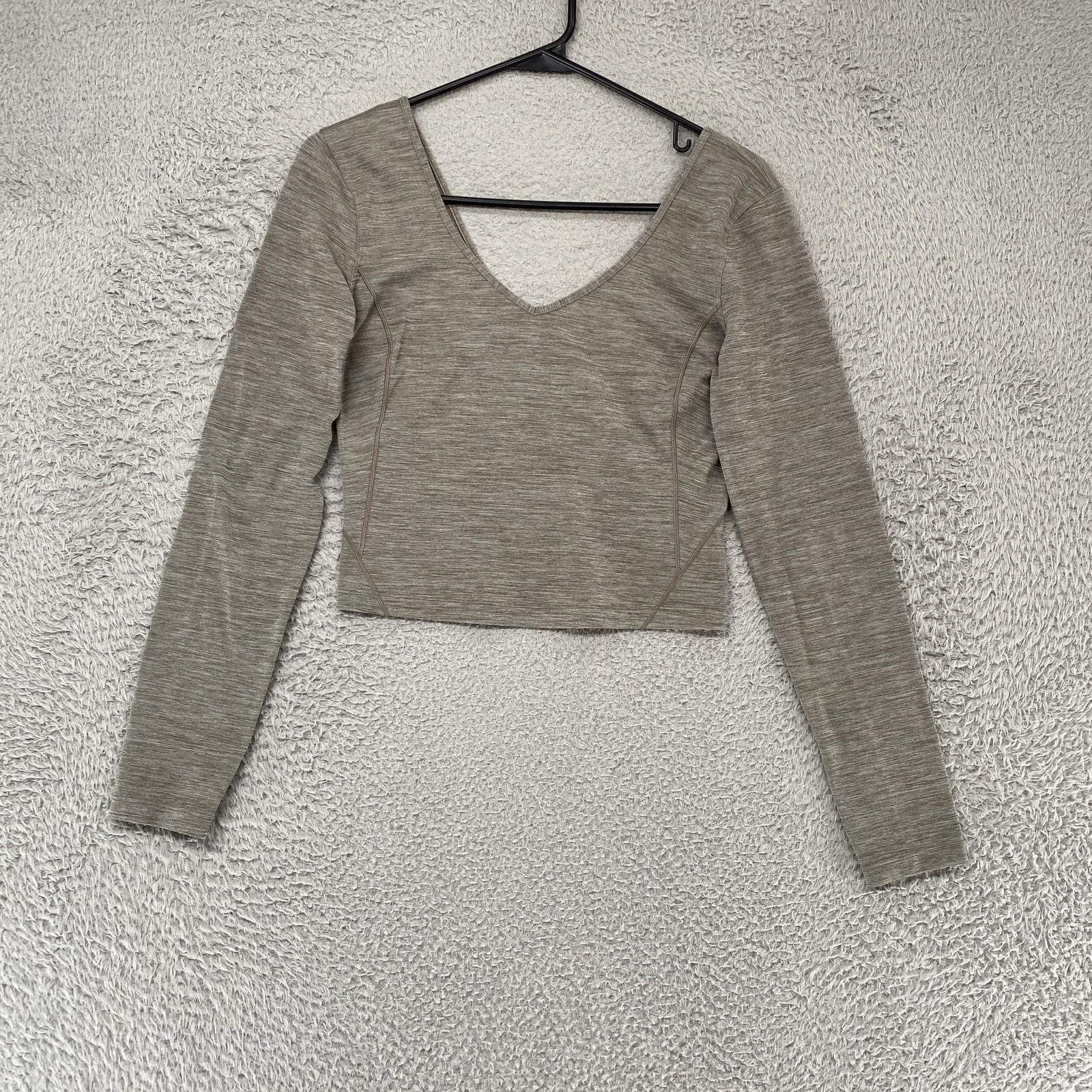 Lululemon Crop Long Sleeve Shirt Womens Small 4/6 Gray V Neck Slim Fit Yoga Top